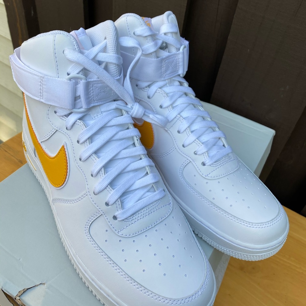 Nike Air Force 1 High '07 AT4141 / White Yellow - Picture 2 of 5
